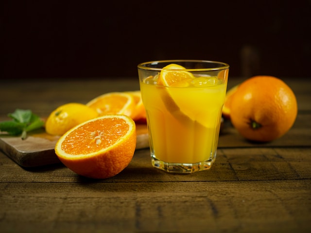 Comparación revela los efectos positivos del zumo de naranja natural